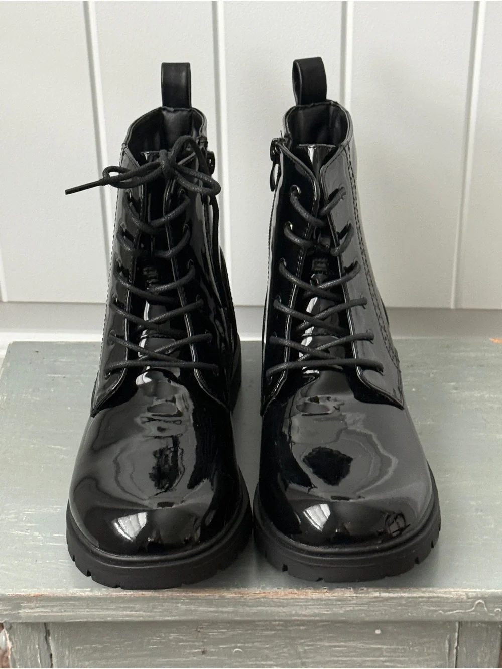 Dream Pairs Patent Combat Ankle Boots Glossy Black Finish Size 4 Youth